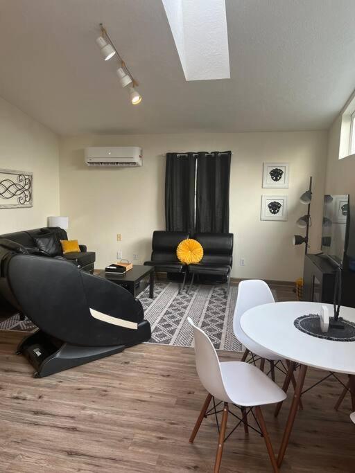 Paradise Oasis Near Lake *Full Body Massage Chair* Longview Bagian luar foto